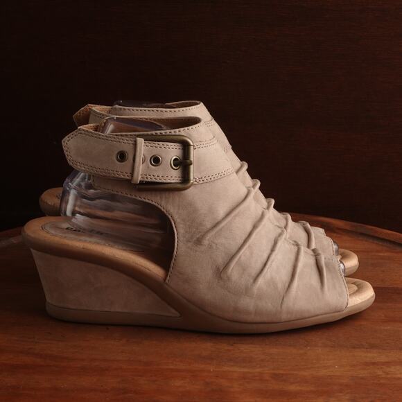 Earth Sandals Womens SZ 9.5B Taupe Adina Leather Wedge Ankle Wrap Boho Festival - Picture 1 of 16